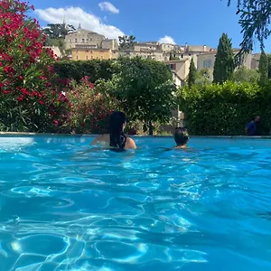  Hébergement de vacances La Roseraie